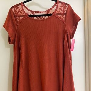 Lace detail rust t-shirt